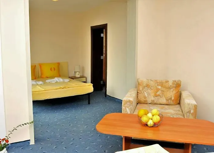 International House Of Journalists غولدن ساندز